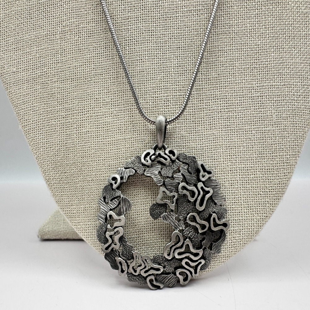 VTG Y2K Silver Tone Abstract Circle Pendant Necklace Women's Jewelry
